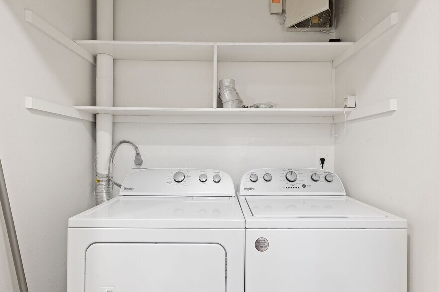 Building Photo - 1910 N Floyd Rd