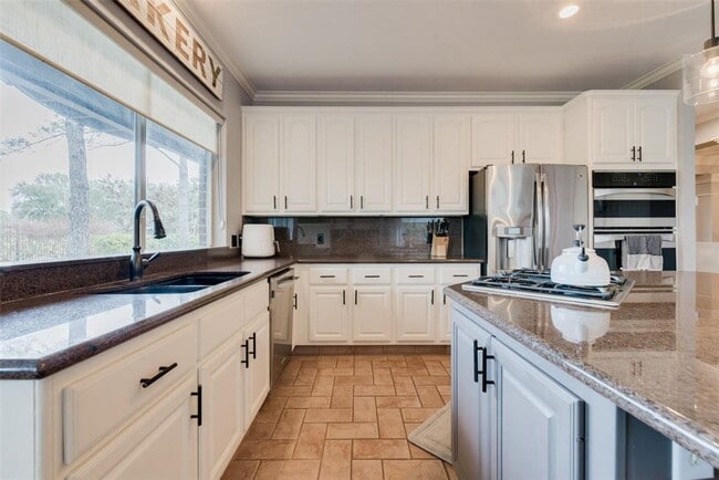 Building Photo - Stunning Home in Falcon Point!