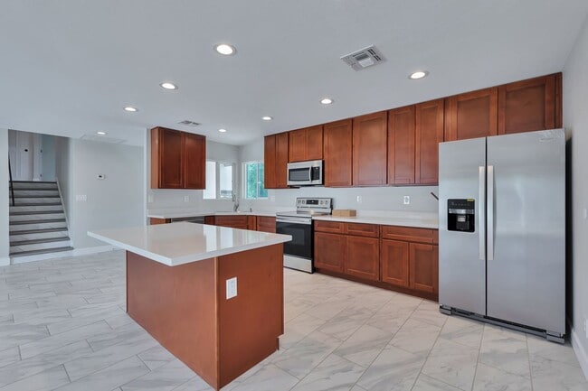 Building Photo - Exceptional 6-Bedroom Home with Pool Near ASU Campus