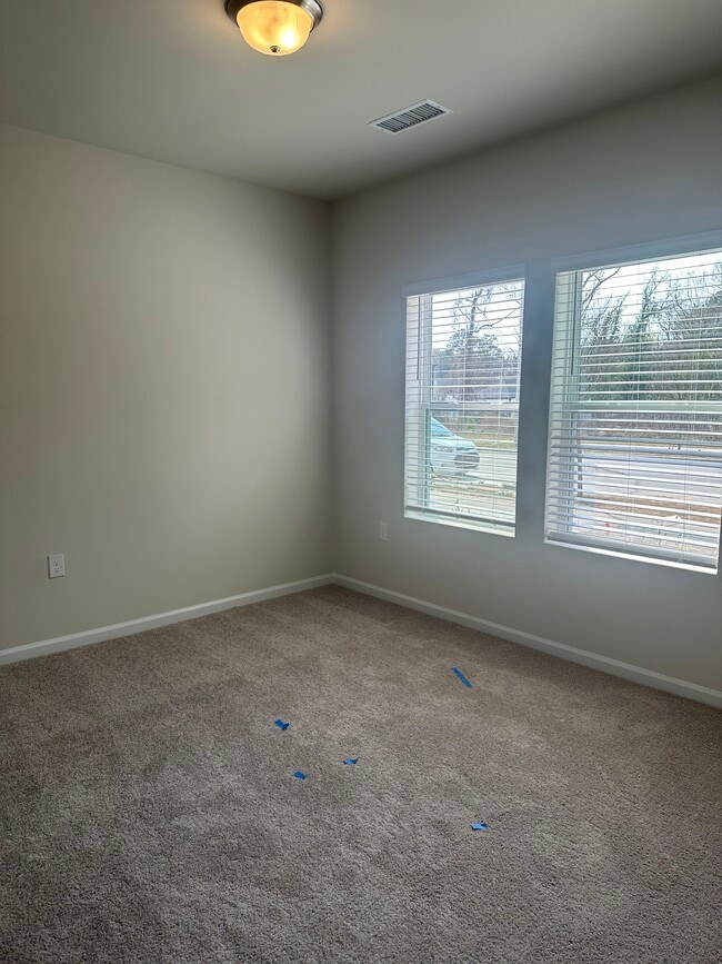 Building Photo - 405 Diversity Wy