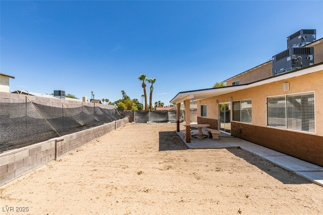 Building Photo - 3966 Green Leaf Dr