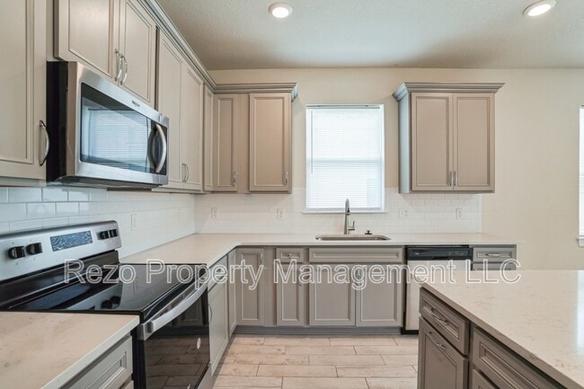 Building Photo - 2132 Live Oak Lake Rd