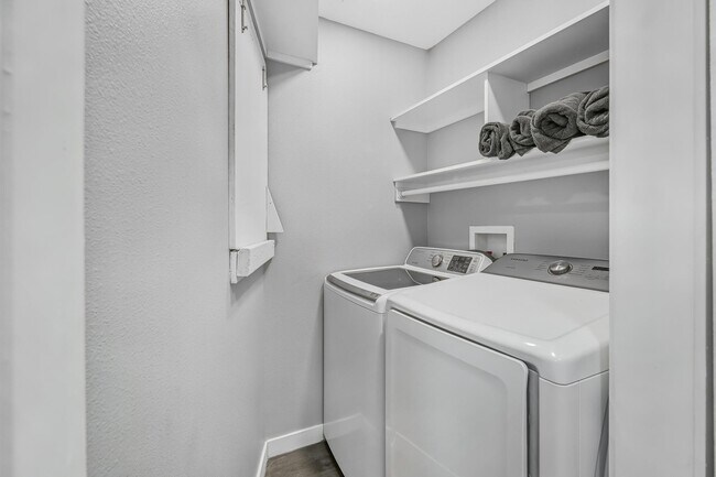 Building Photo - 2732 Luzon Dr