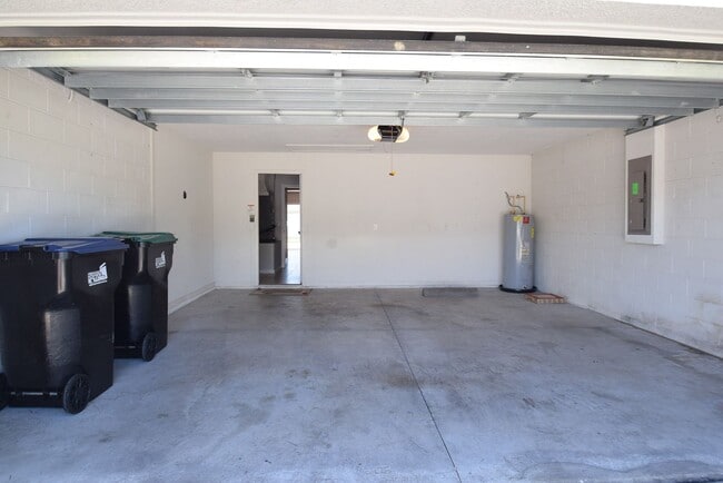 Building Photo - Comfortable 4/2.5 Home at Waterford Trails...