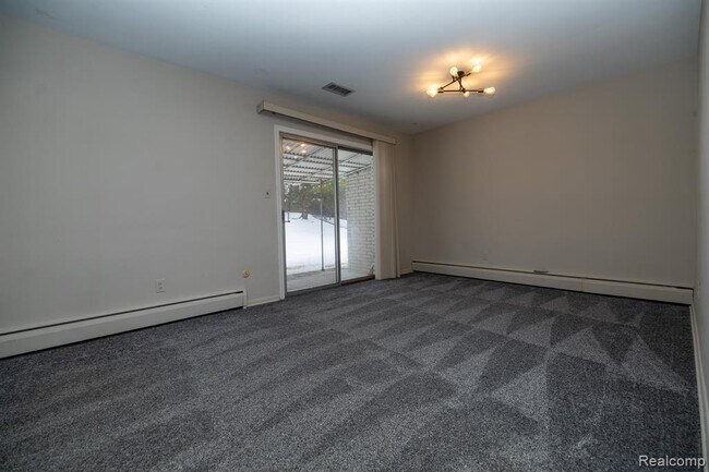 Building Photo - 851 Helston Rd