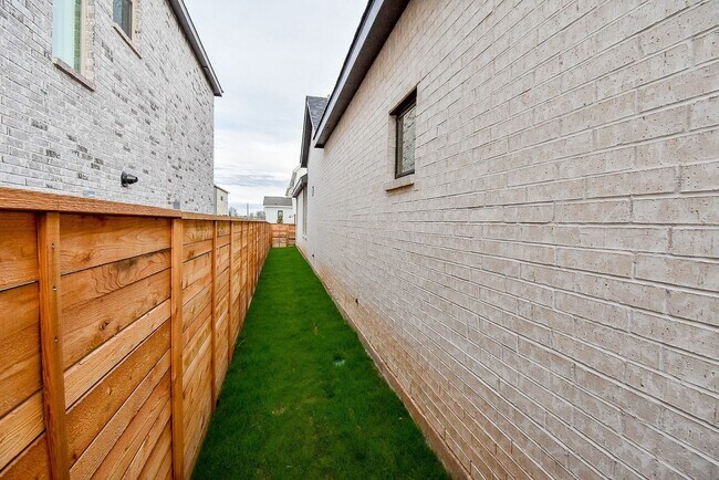 Building Photo - 3322 Verdant Ln