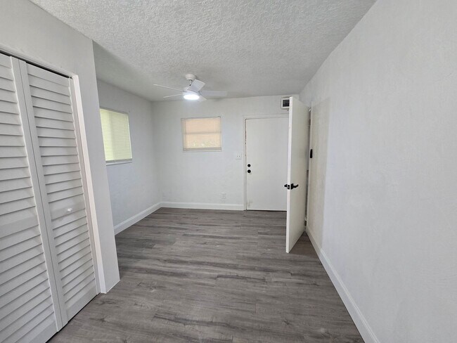 Building Photo - Updated 3 bedroom, 1.5 bath home