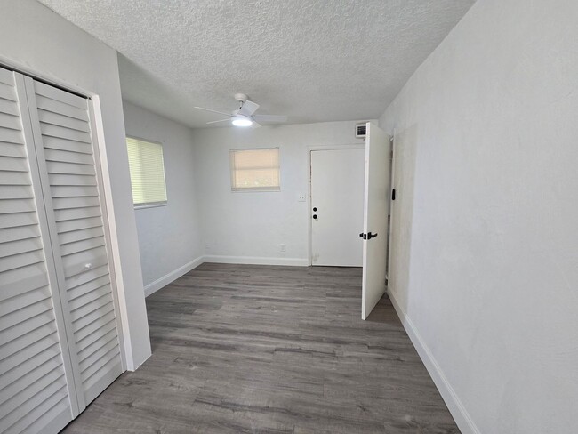 Building Photo - Updated 3 bedroom, 2 bath home