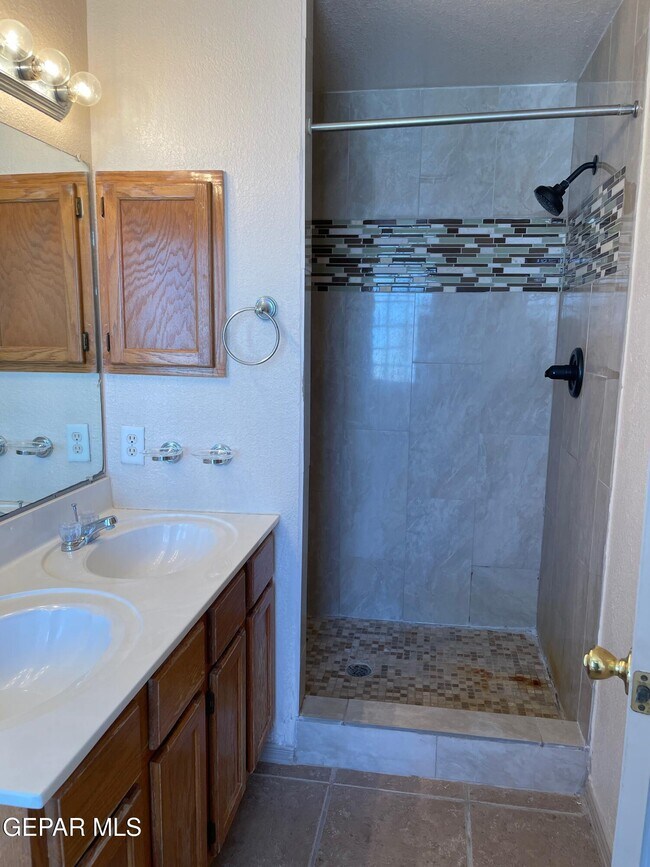 Building Photo - 12828 Tierra Ayala Dr