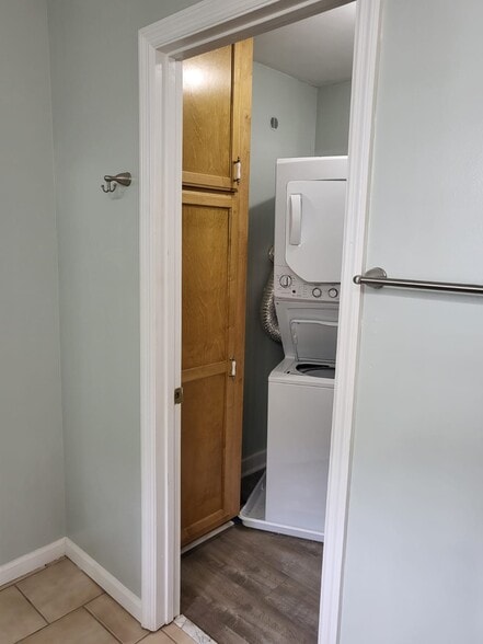 Building Photo - 422 Seabreeze Dr