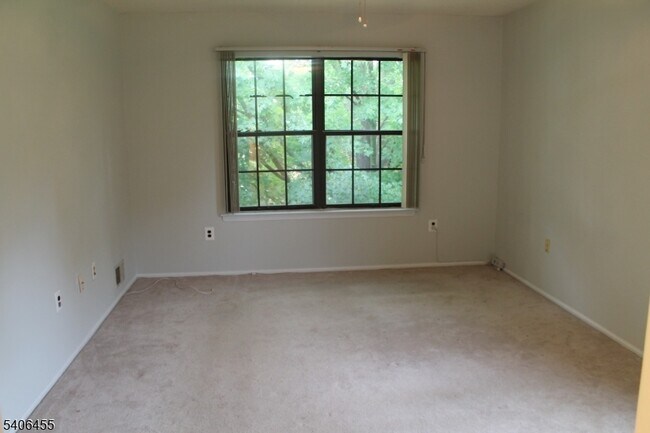 Building Photo - 55 Crabapple Ln