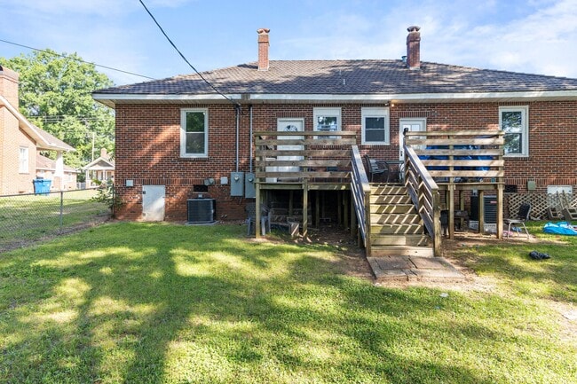 Building Photo - 717 Holloway Ave