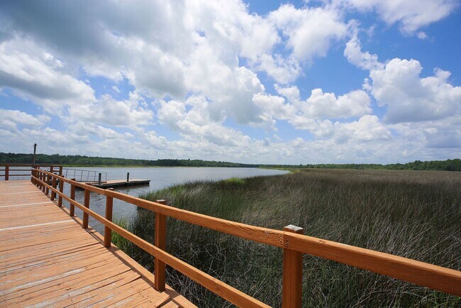 Building Photo - Available now. 3BR/3.5 BA Townhome in Ashl...