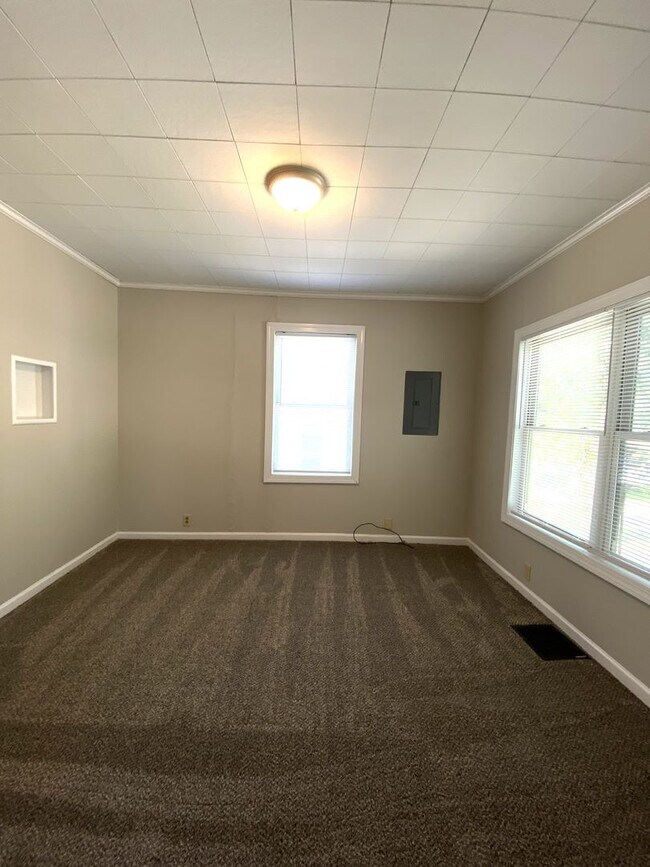 Building Photo - Kenwick Bungalow            20260620