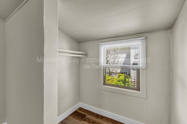 Building Photo - 227 18th St