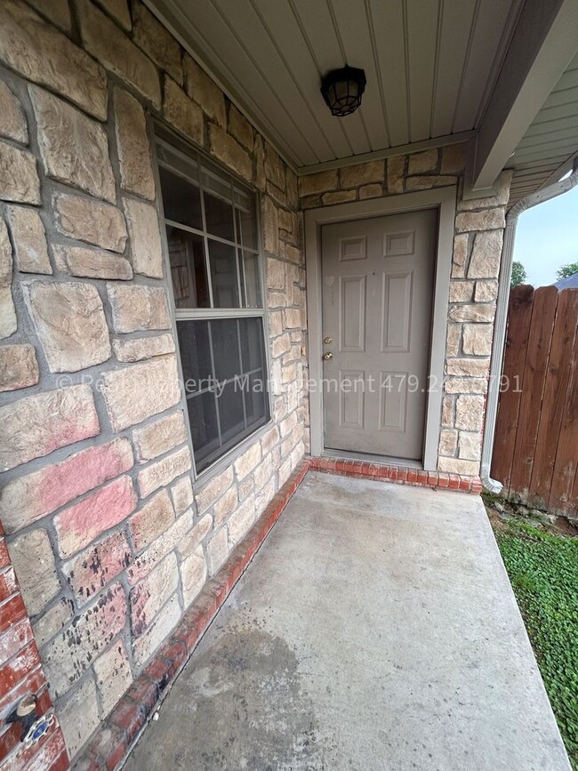 Building Photo - 1003 Trenton Dr