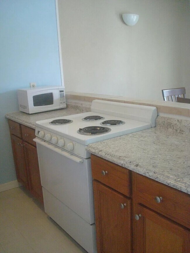 Kitchen - 415 N Halifax Ave