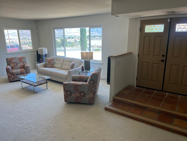 Building Photo - Scenic Hillside Living – Spacious 3 Bed, 2 Bath with Sweeping Views