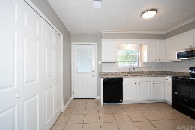 Building Photo - 19 E Laramie Dr