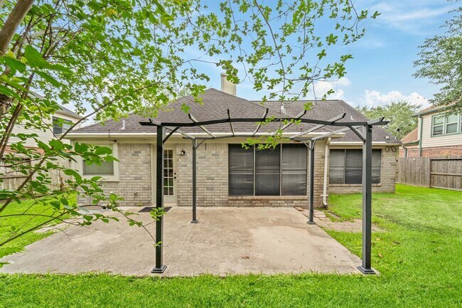 Building Photo - 3909 Greenwood Dr