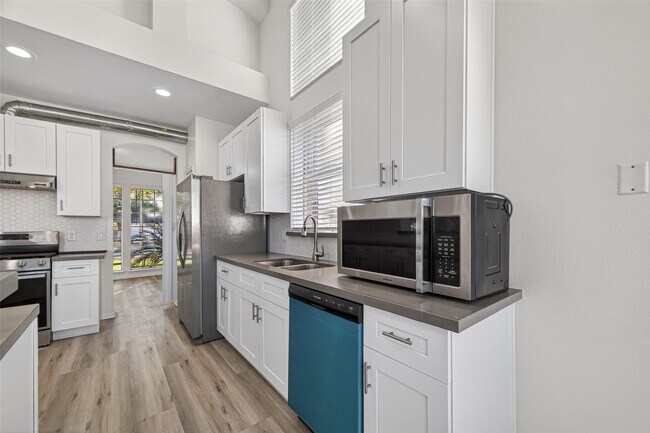 Building Photo - 3522 Brookwood Dr