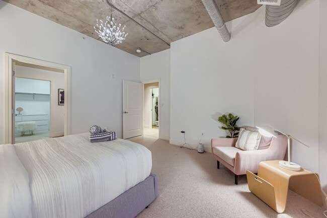 Building Photo - Modern 1 BDR in Peloton - All the Amenities