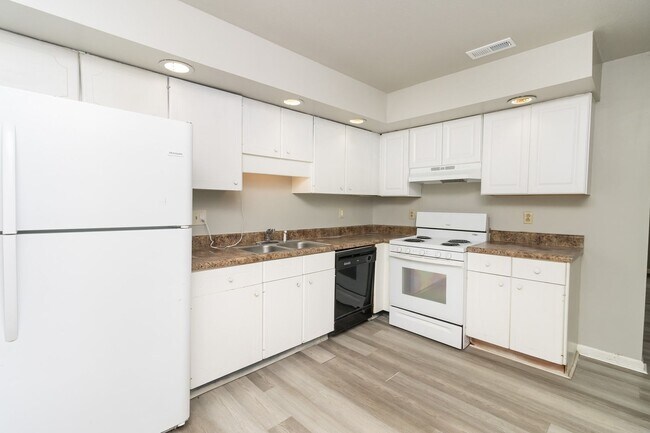 Building Photo - 183 Colony Cir