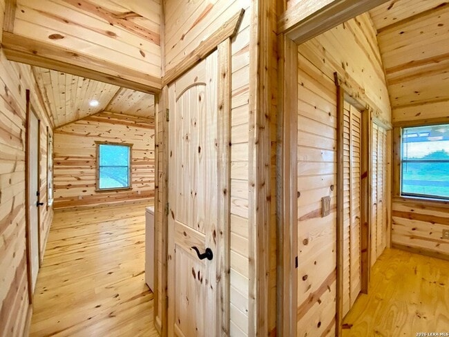 Building Photo - 624 Deer Creek E
