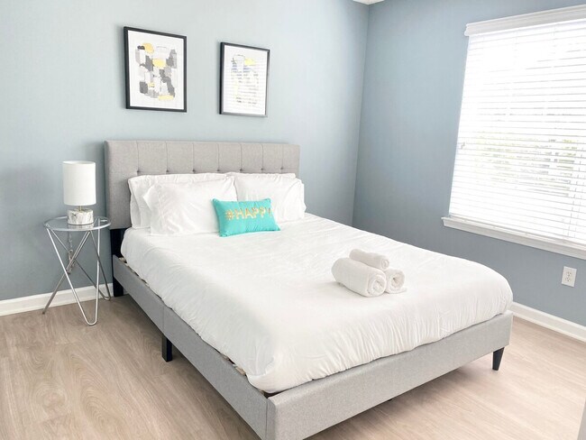 Building Photo - 220 Brookstone Trail