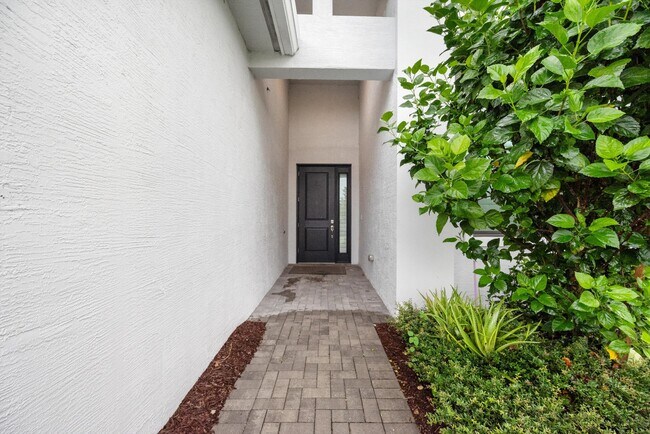 Primary Photo - 5546 St Armands Way