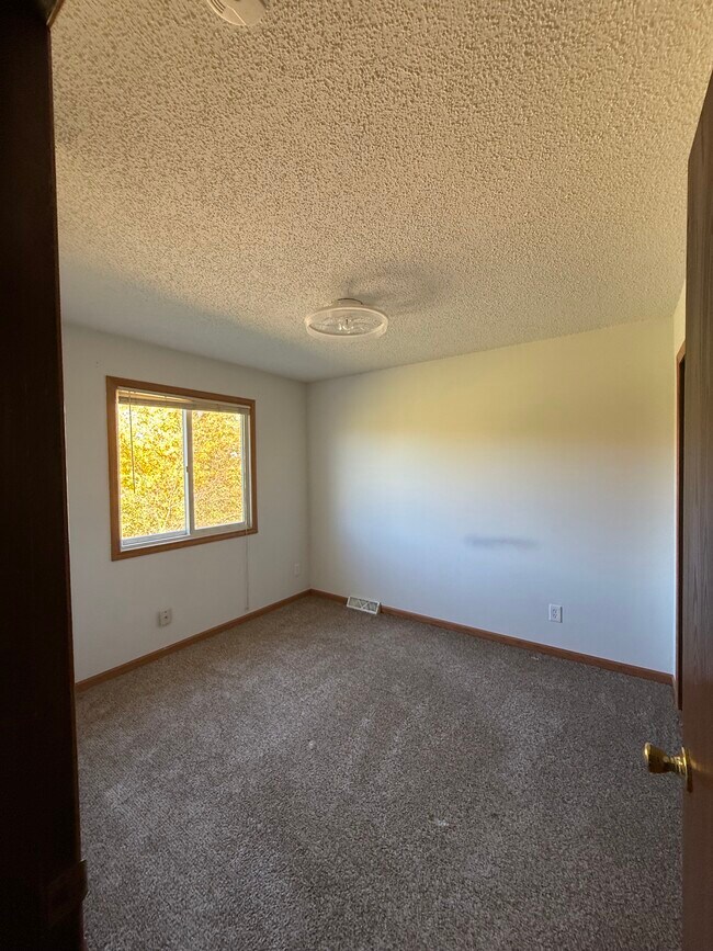 Building Photo - 6668 Fairway Cir