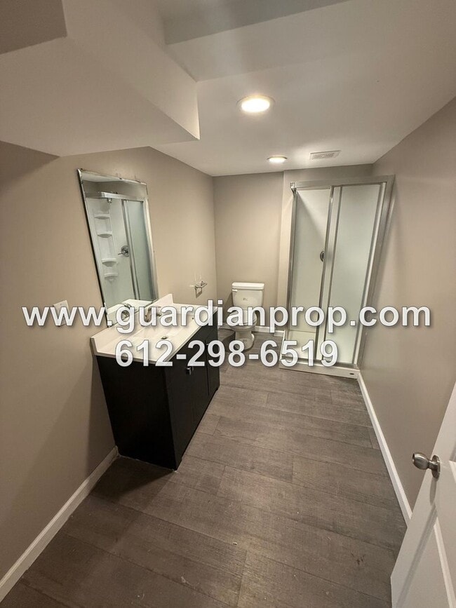 Building Photo - Cottage Grove House Available Now, Lower F...