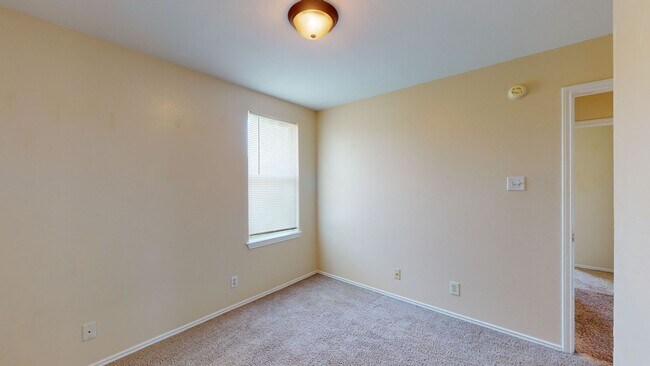 Building Photo - ONLY $1395 MINUTES AWAY FROM FORT HOOD AIRFIELD!