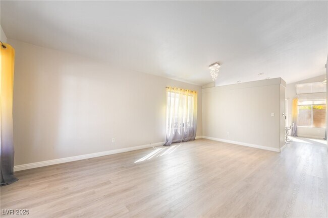 Building Photo - 1512 Iron Springs Dr