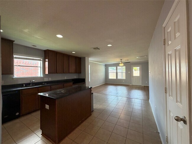 Building Photo - 8023 Clover Leaf Dr