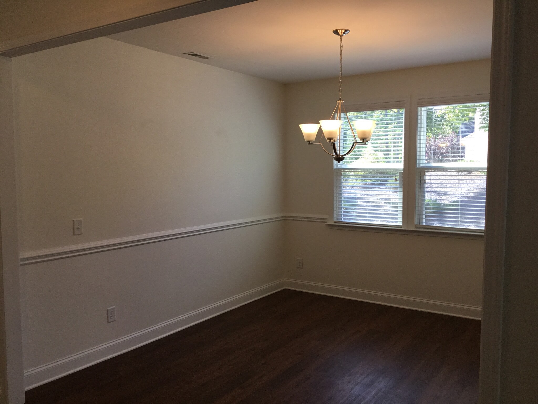 Building Photo - 206 Southfork Ln