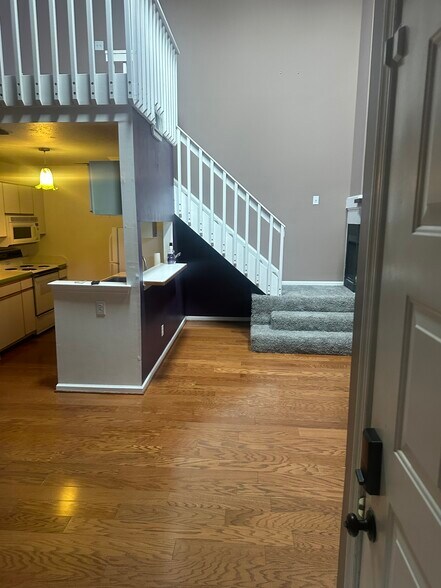 Building Photo - 5080 Heathglen Cir