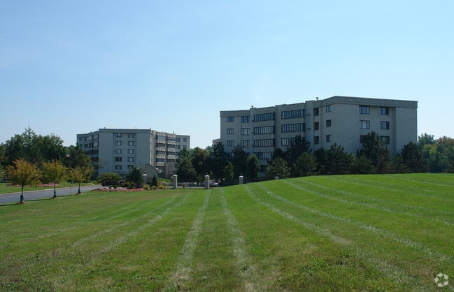 Building Photo - The Enclave