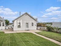 Building Photo - Vintage Charm in Little Italy