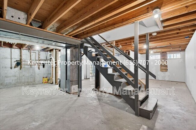 Building Photo - 971 Whispering Ridge Ln