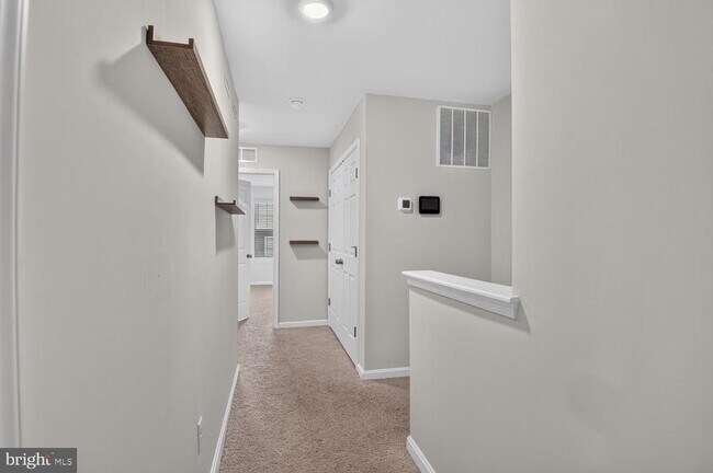 Building Photo - 184 College Dr