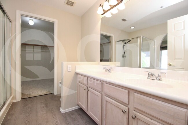 Building Photo - 7650 E Williams Dr