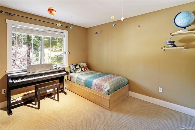 Building Photo - Bellevue 4 bd 2.5 bath house close to Micr...