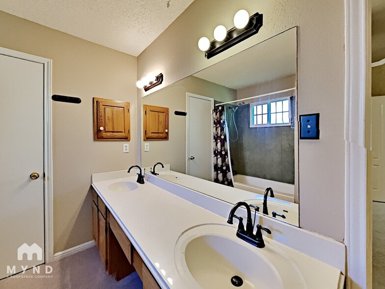Building Photo - 14605 Gold Fish Pond Ave