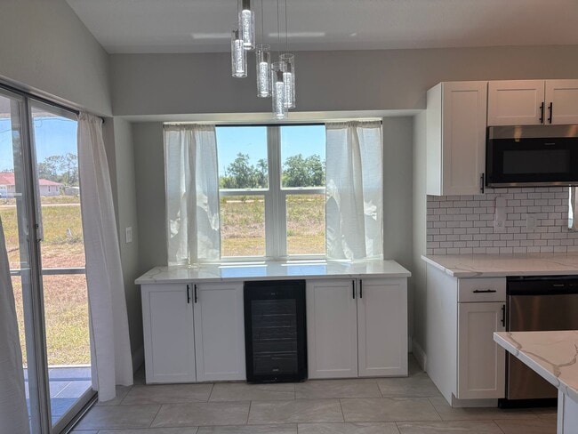 Building Photo - 3/2/2 with Solar!