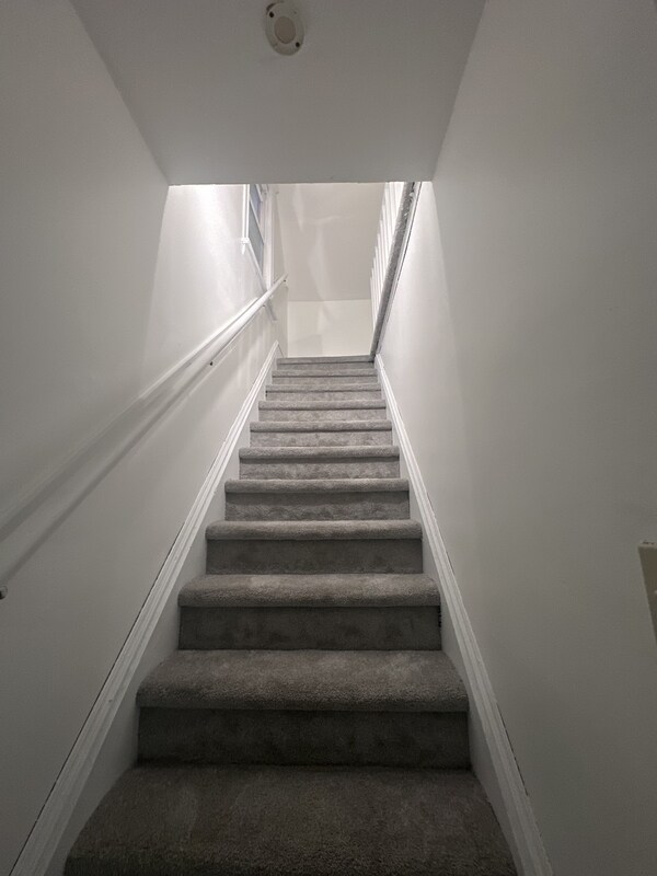 Building Photo - 9415 Edmunds Ave