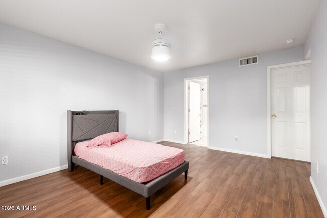 Building Photo - 151 E Broadway Rd