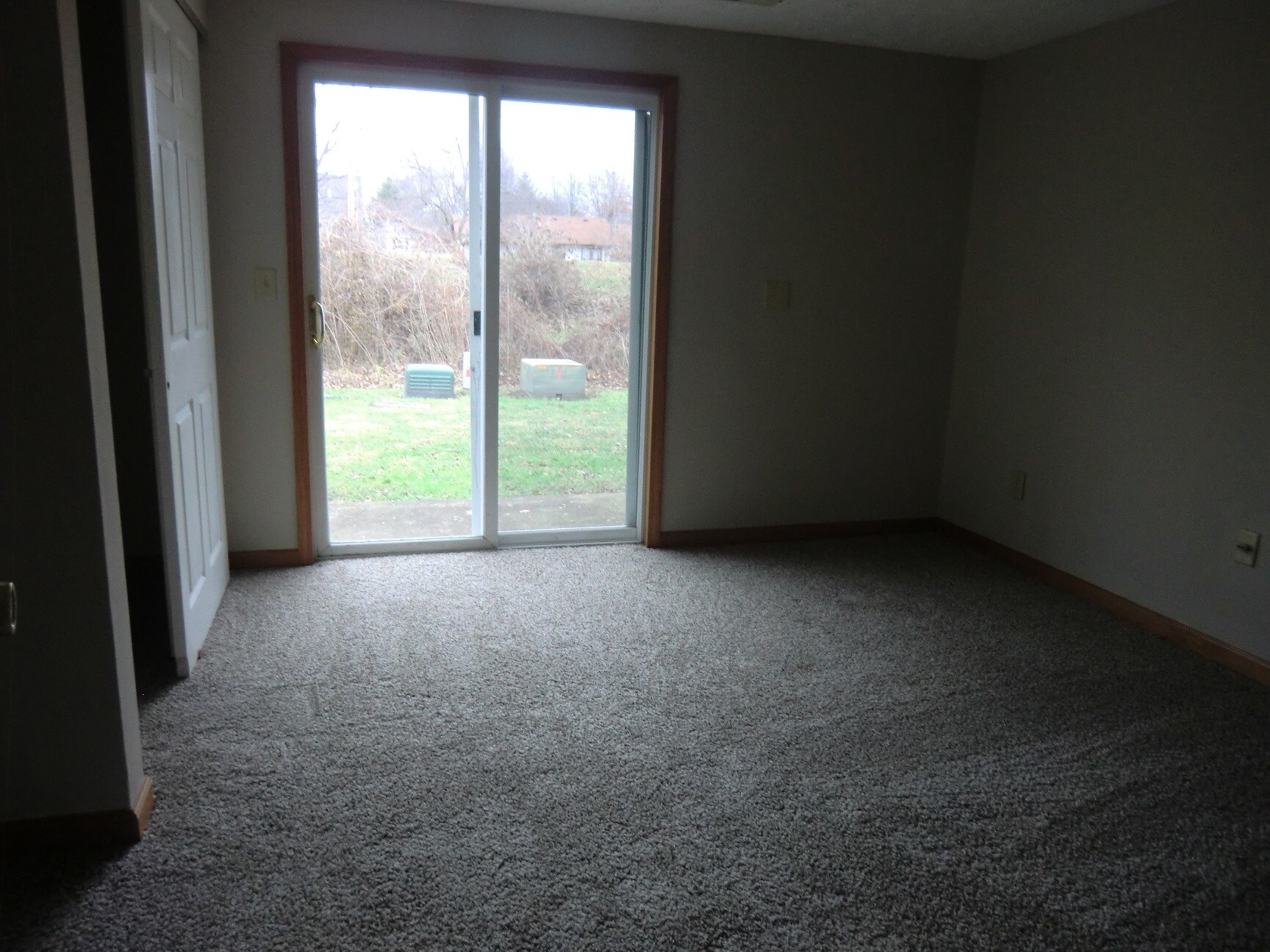 Building Photo - 704 Village Dr