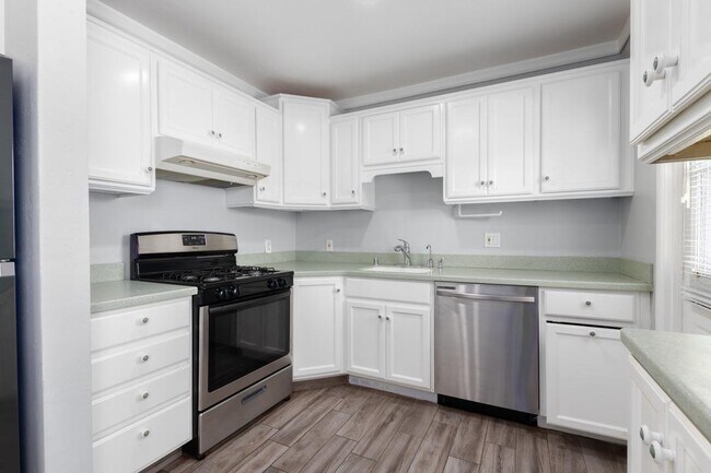 Building Photo - 4804 Iroquois Ave