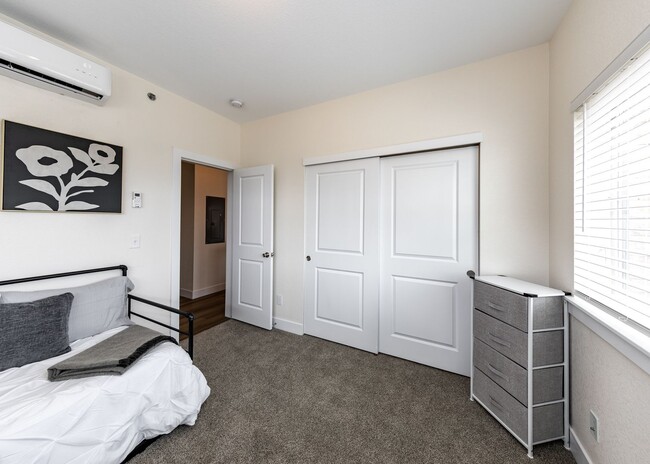 Building Photo - TOP Floor 2 Bed 2 Bath Luxury Apartment in...